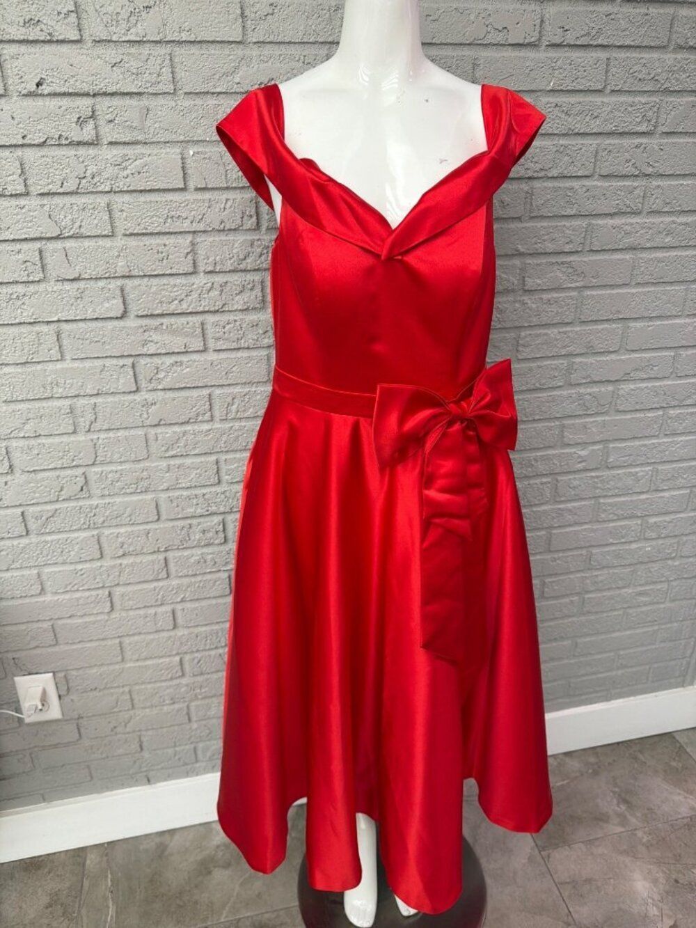 Boutique Women's Red Satin Off-The-Shoulder Formal Dress Size 12